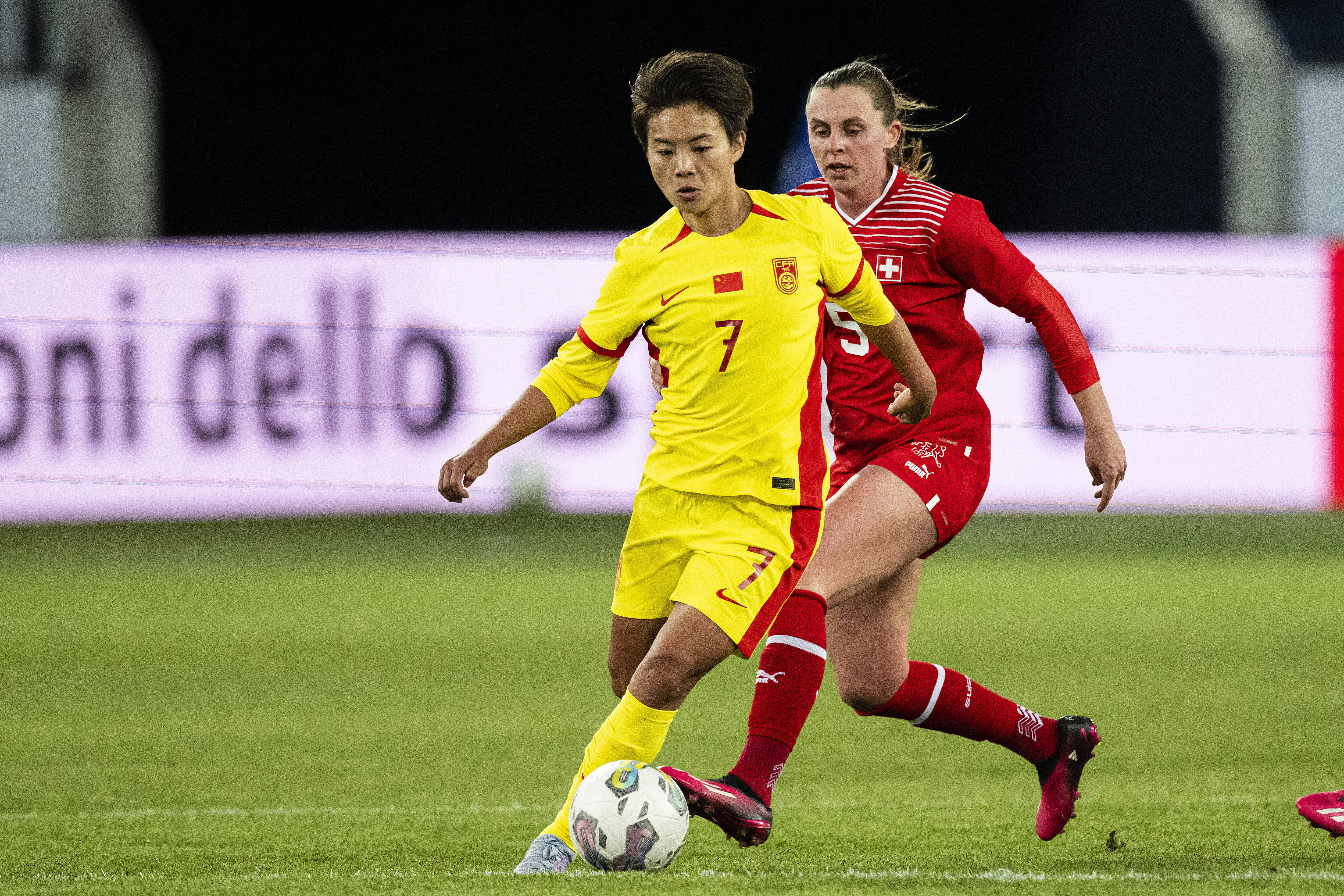 爱游戏登录-中国女足亮相赛场，展现出优雅和风度的简单介绍