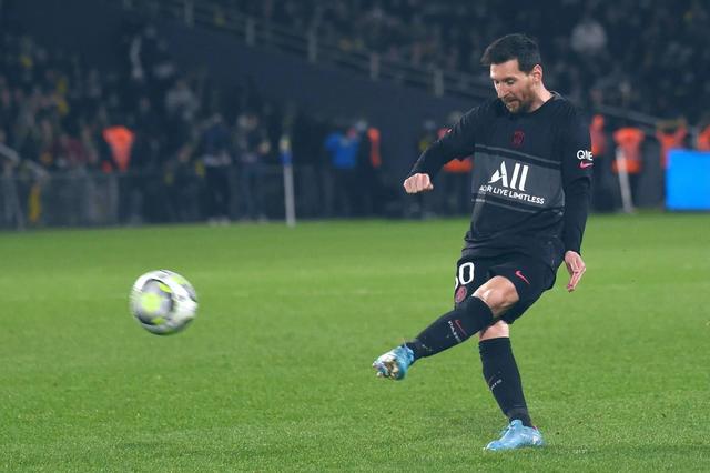 皇马客场告负，梅西在场上独树一帜