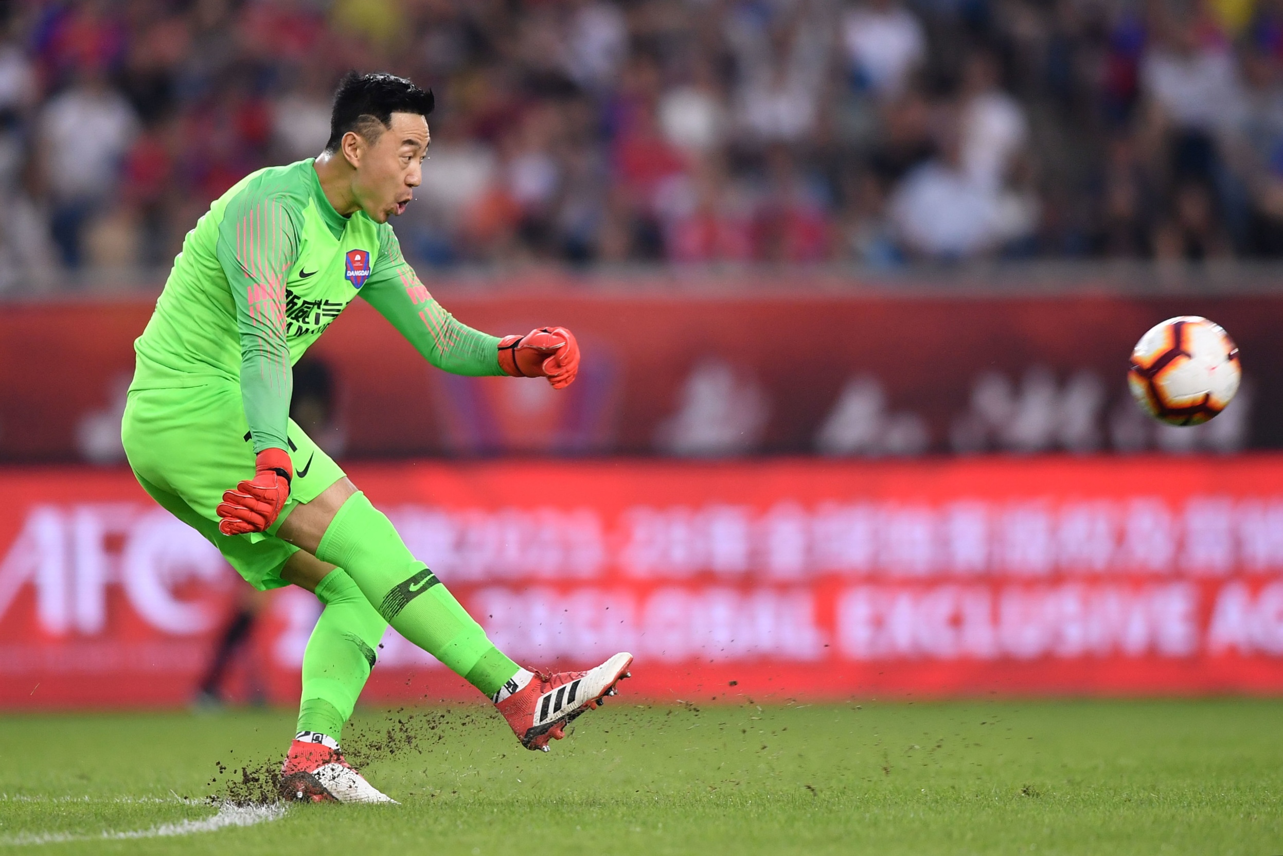 包含重庆斯威主场战平辽宁宏运，保持不败的词条