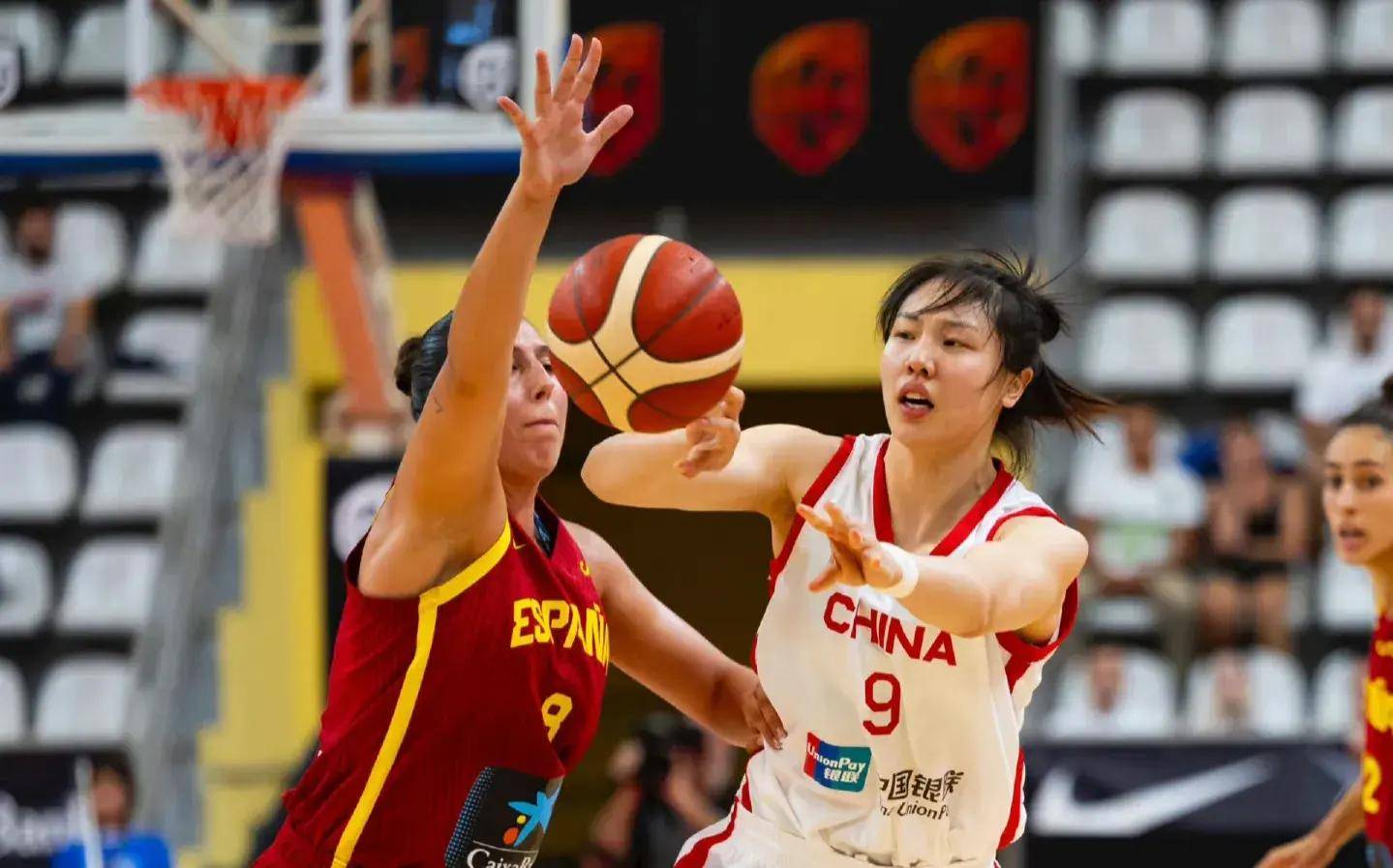 比利时女篮联赛收官战现场火爆