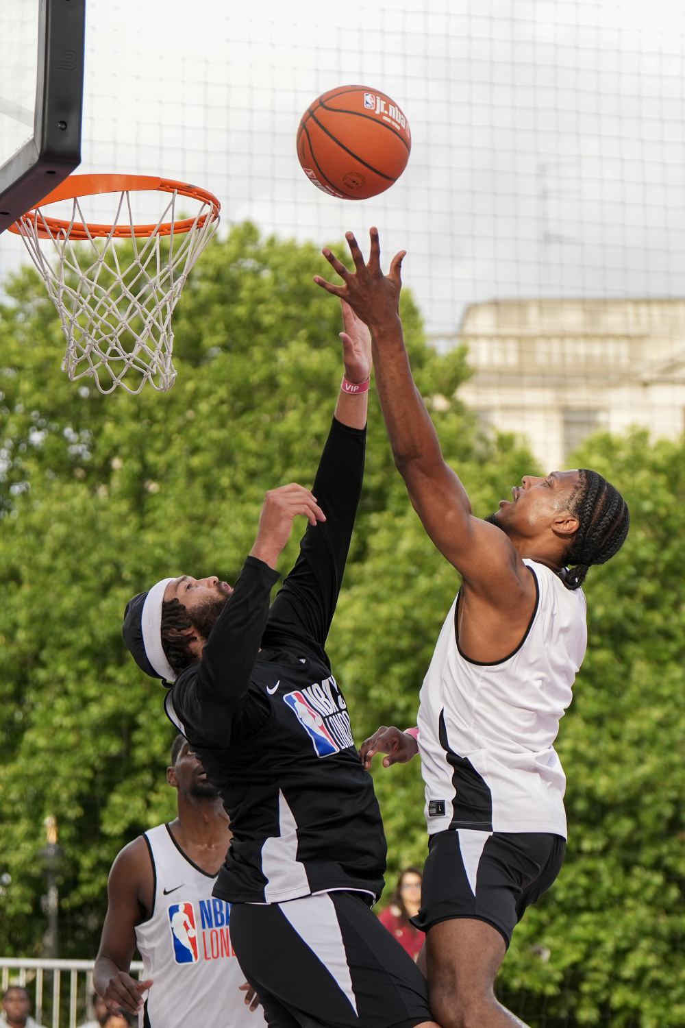 爱游戏网页版-精湛的篮球技艺在赛场上展现得淋漓尽致